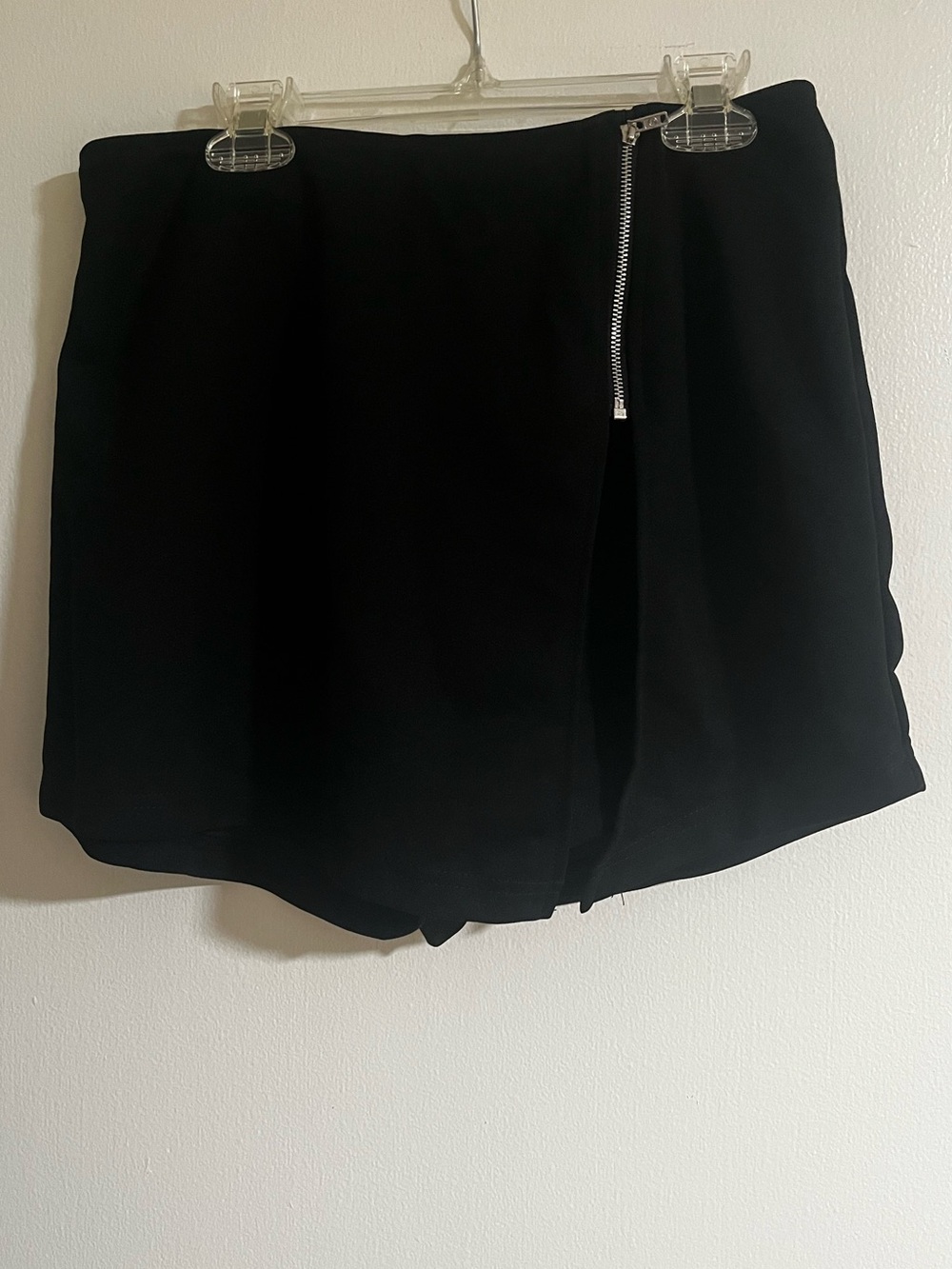 SHEIN Black Zip-Front Skort